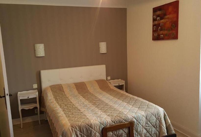 בית מלון כפרי Hôtel Du Puy D Alon