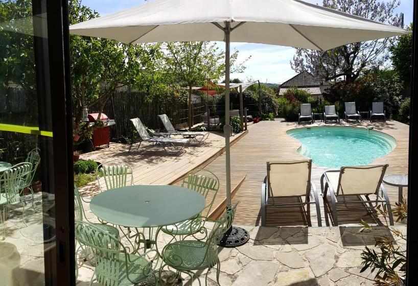 בית מלון כפרי Hôtel Du Puy D Alon