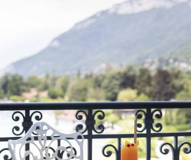 فندق Le Palace De Menthon