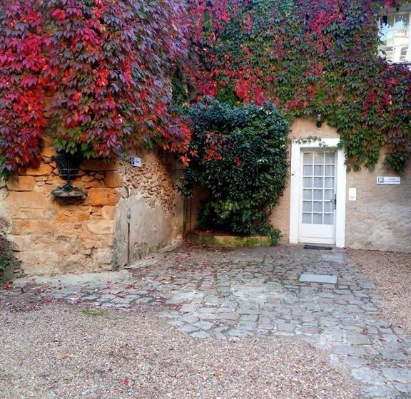 Отель Hôtellerie De Charme Le Relais Cicero Hôtel Jardin Calme Verdure Centre