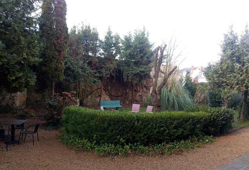 Отель Hôtellerie De Charme Le Relais Cicero Hôtel Jardin Calme Verdure Centre