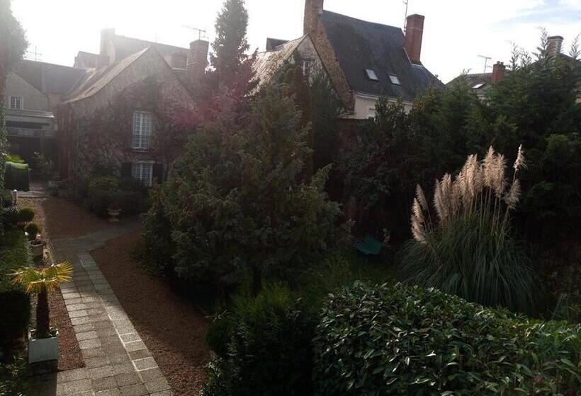 Отель Hôtellerie De Charme Le Relais Cicero Hôtel Jardin Calme Verdure Centre