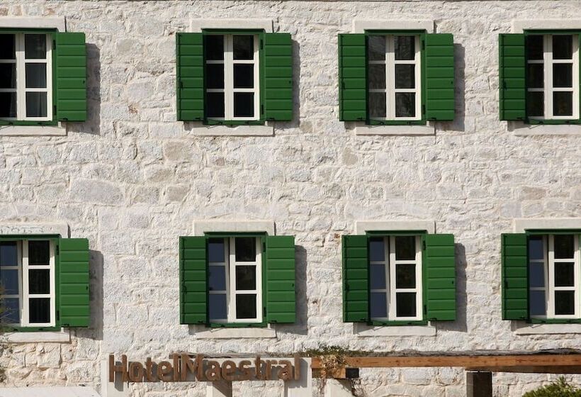 בית מלון כפרי Maestral