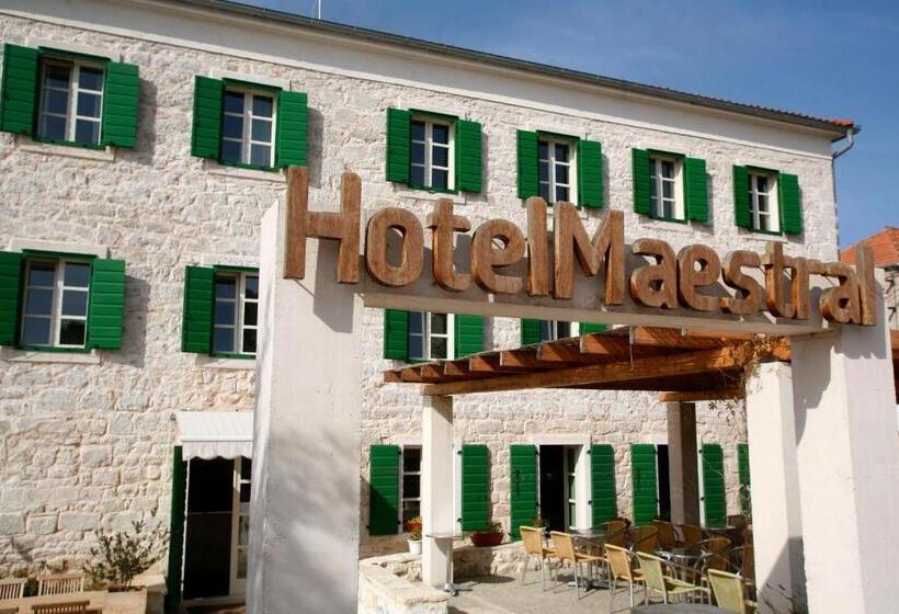 בית מלון כפרי Maestral