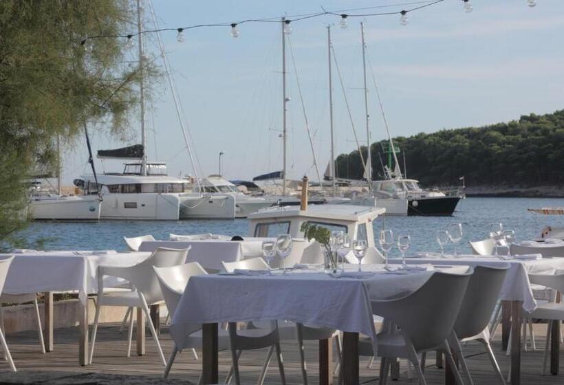 בית מלון כפרי Maestral