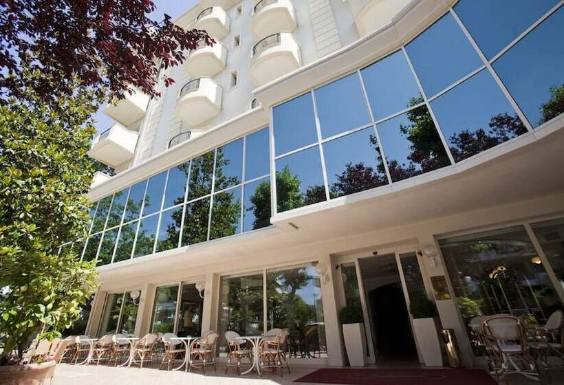 Отель Michelangelo Cesenatico