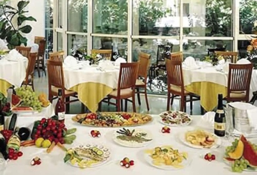 Отель Michelangelo Cesenatico