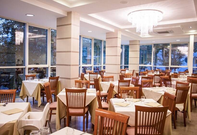 Отель Michelangelo Cesenatico