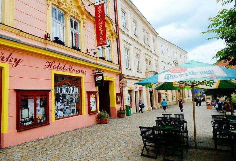 هتل Morava