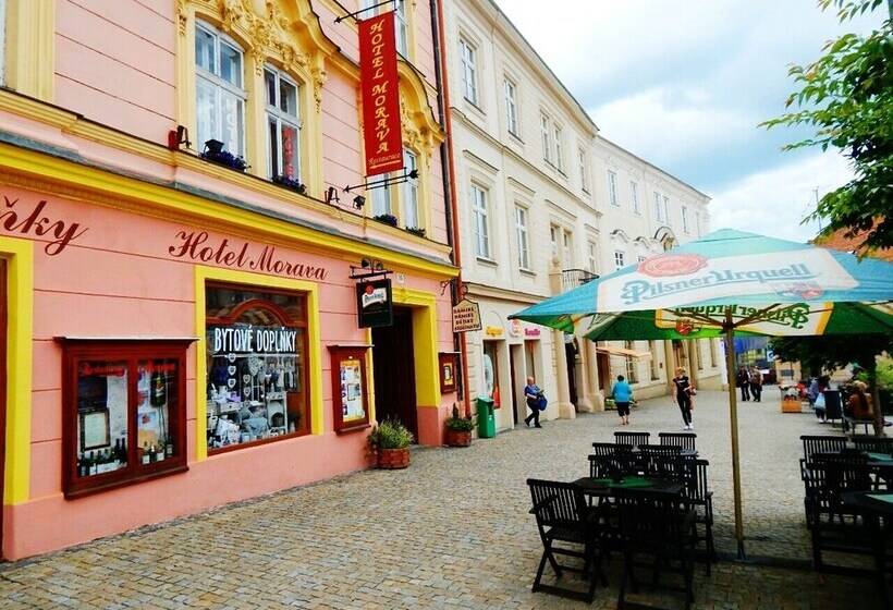 هتل Morava