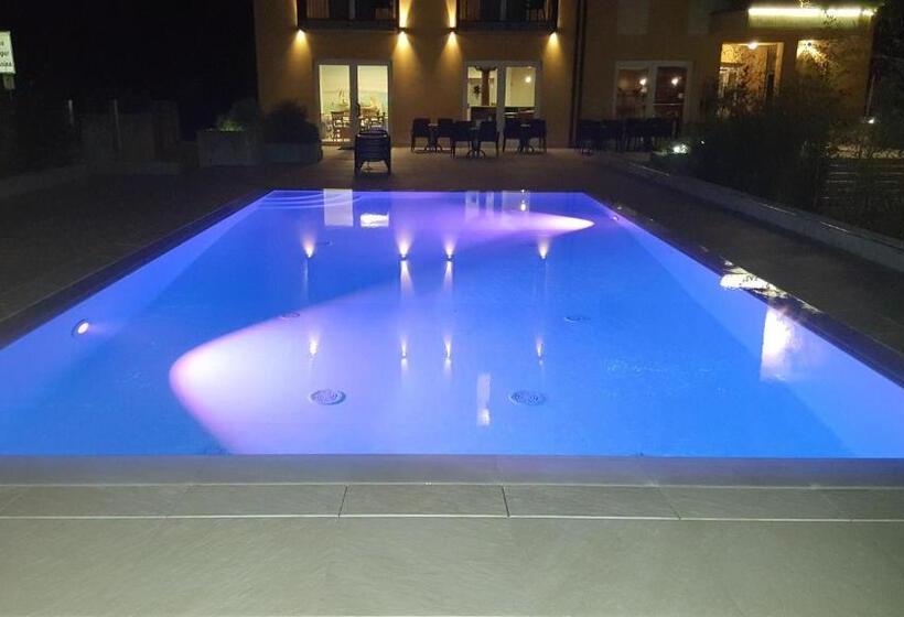 호텔 Nuova Barcaccia