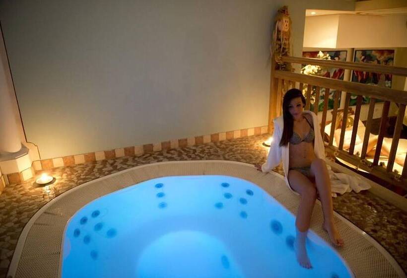 فندق Paganella Gourmet & Relax