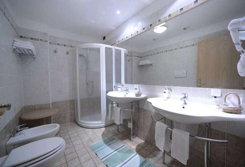 فندق Paganella Gourmet & Relax