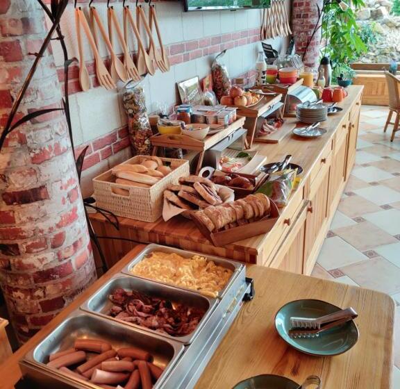 فندق Platan Garden Rooms & Restaurant