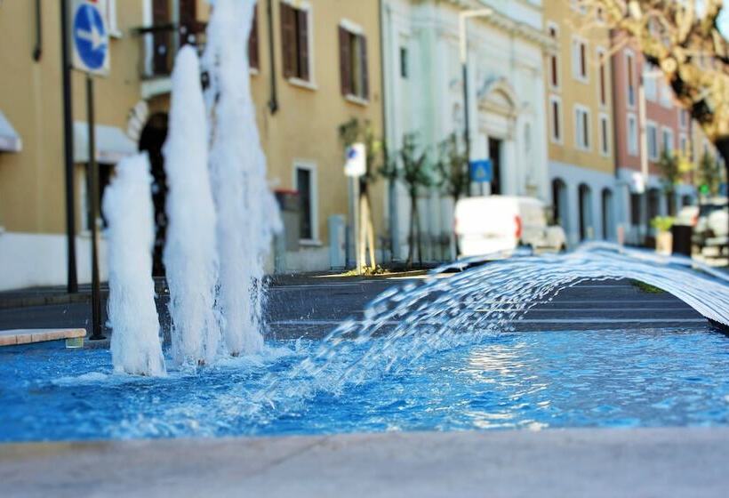 فندق Ristorante Commercio