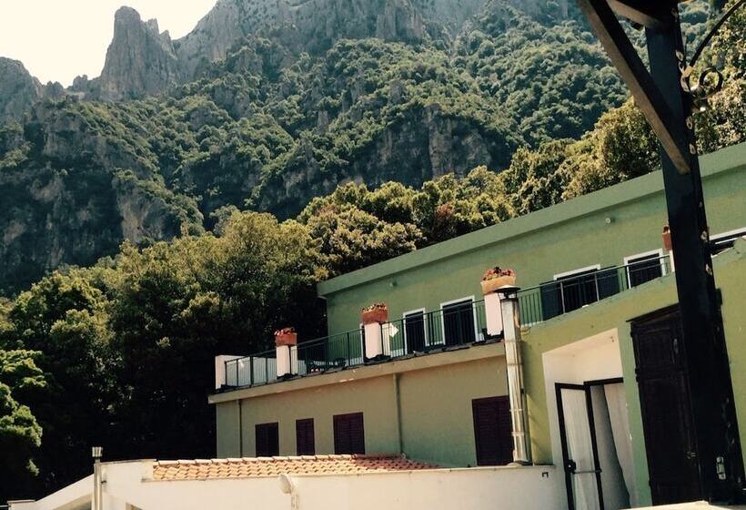 فندق S'enis Monte Maccione