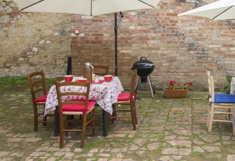 فندق Villa E Fattoria Di Radi