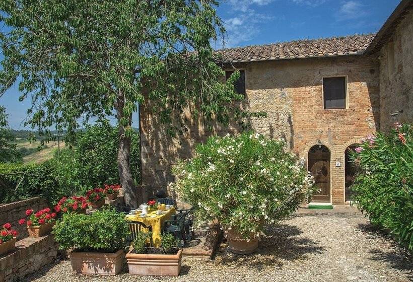 فندق Villa E Fattoria Di Radi