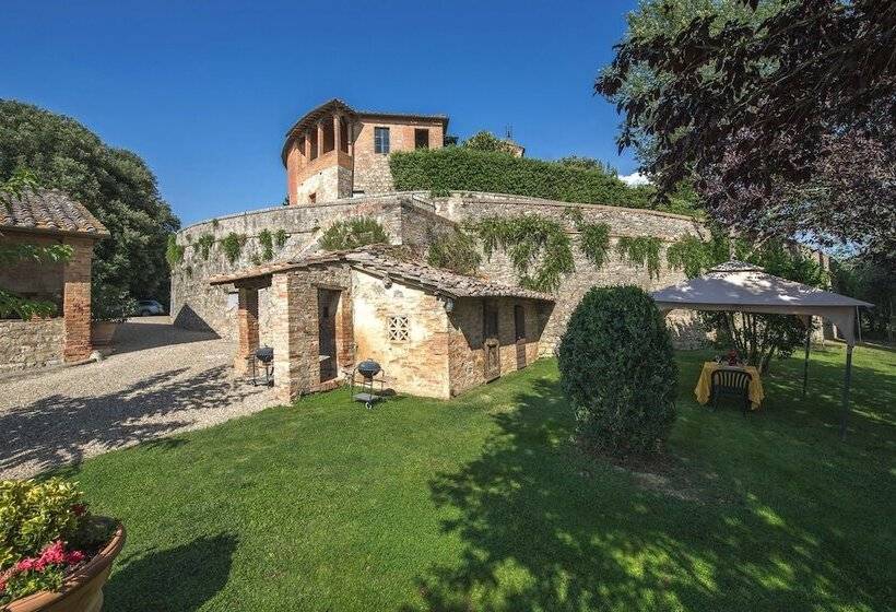 فندق Villa E Fattoria Di Radi