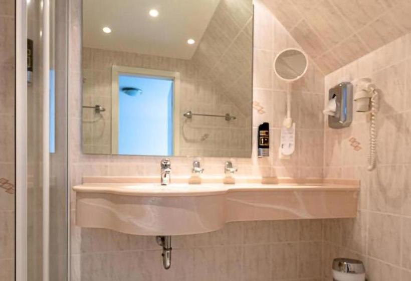 فندق Zum Goldenen Fässchen