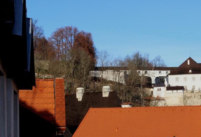 Mini Hotel Abraka & Apartments