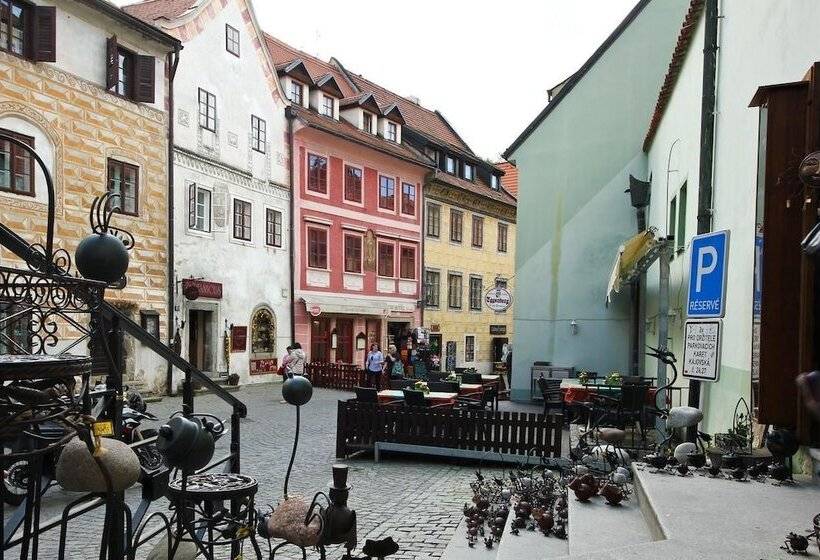 Mini Hotel Abraka & Apartments