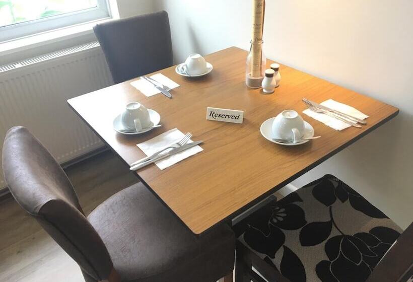 Penny Farthing Hotel & Cottages