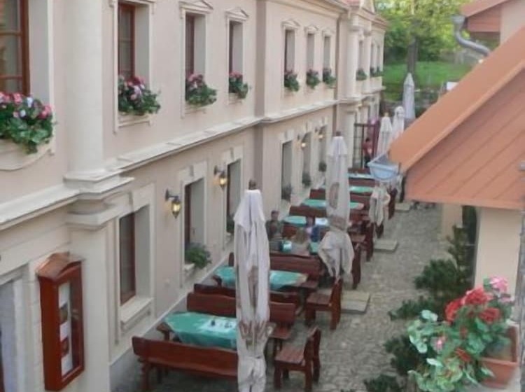 펜션 Mahleruv Penzion Na Hradbach