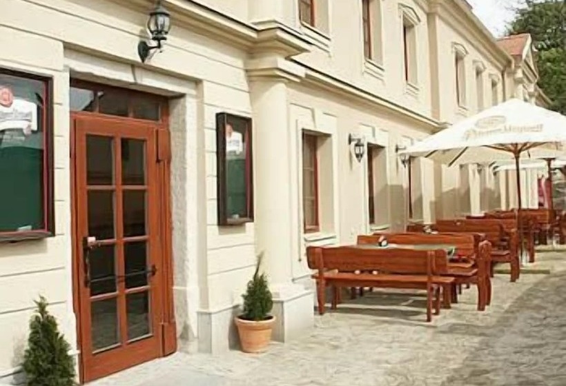 펜션 Mahleruv Penzion Na Hradbach