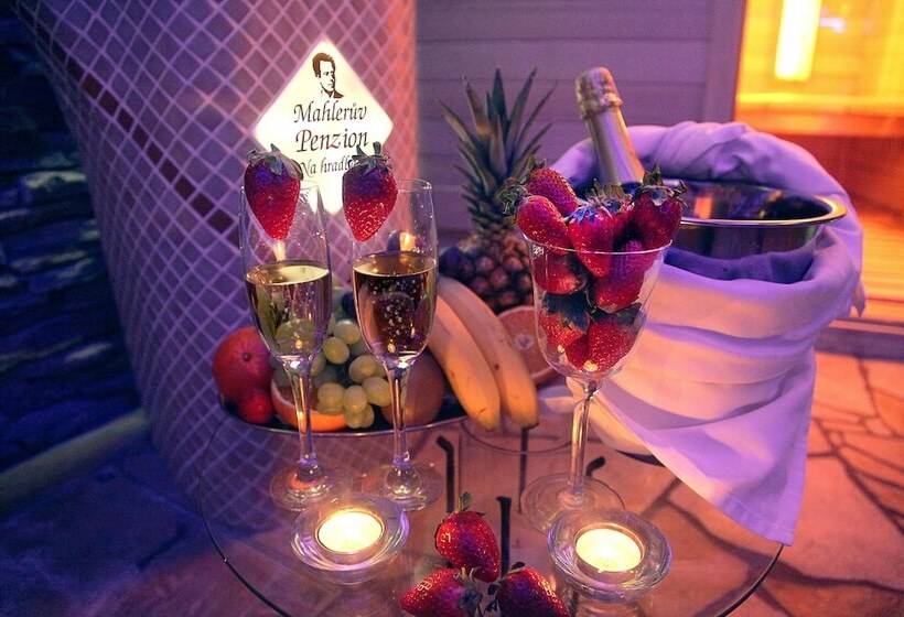 펜션 Mahleruv Penzion Na Hradbach