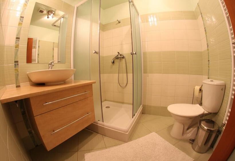 펜션 Mahleruv Penzion Na Hradbach