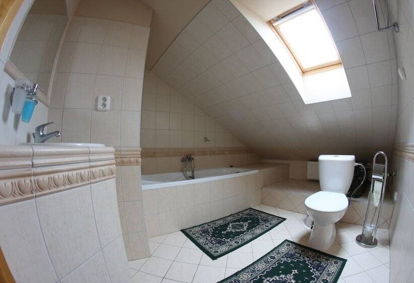 펜션 Mahleruv Penzion Na Hradbach