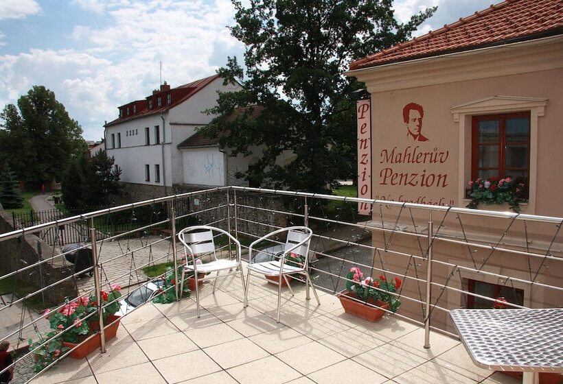 펜션 Mahleruv Penzion Na Hradbach