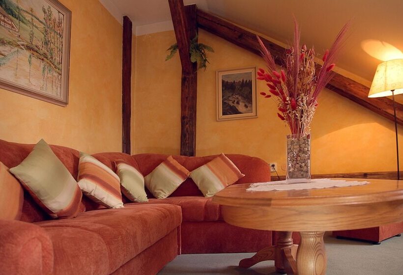 펜션 Mahleruv Penzion Na Hradbach