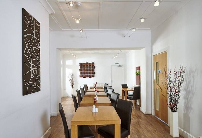 פנסיון Wensum Guest House