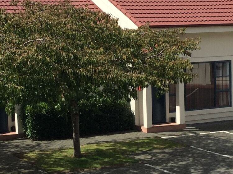 Aubyn Court Spa Motel