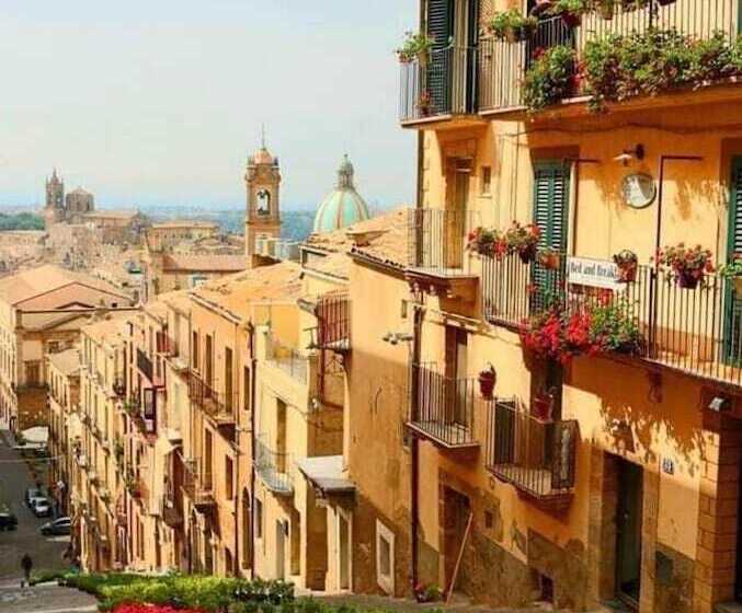 Bed and Breakfast Casa Tipica Siciliana Patronale Home Bedandbreakfast Tremetrisoprailcielo Camere Con Vista, Colazion