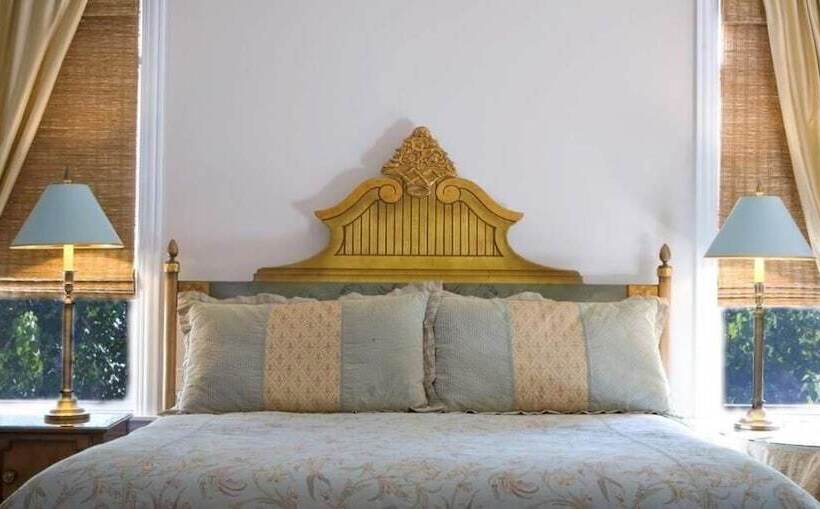 Harvey House Bed & Breakfast