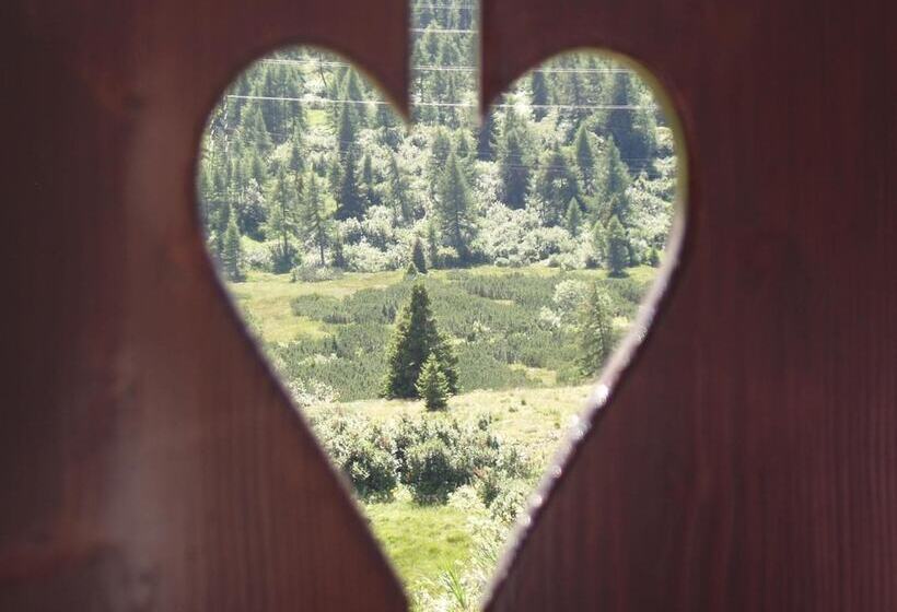 בית מלון כפרי Adamello