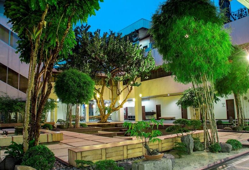 هتل Aim Conference Center