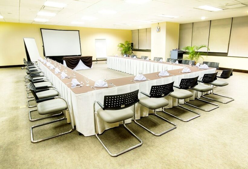 هتل Aim Conference Center