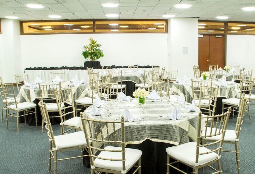 هتل Aim Conference Center