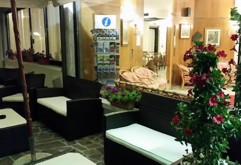 هتل Albergo Al Cacciatore