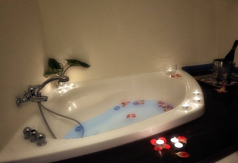 Отель Albergo L Antico Convitto