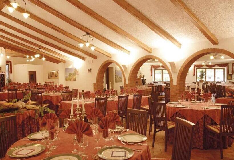 Отель Albergo Le Macinaie Monte Amiata