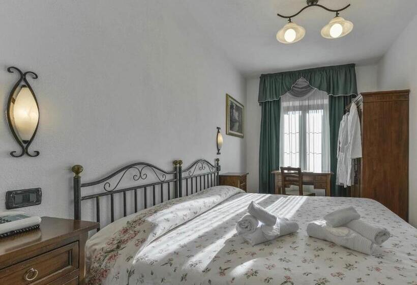 Отель Albergo Le Macinaie Monte Amiata