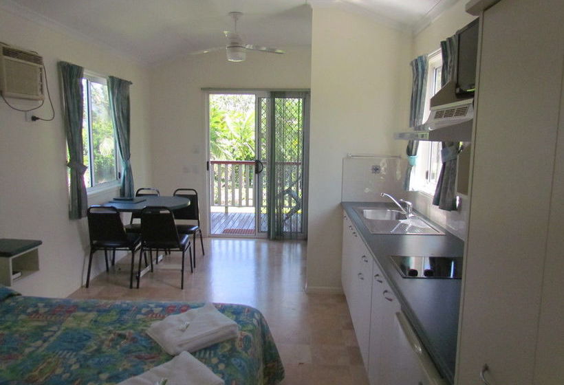 فندق Atherton Travellers Park