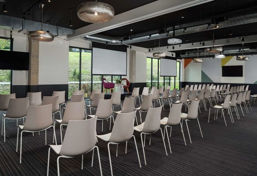 בית מלון כפרי Atura Blacktown