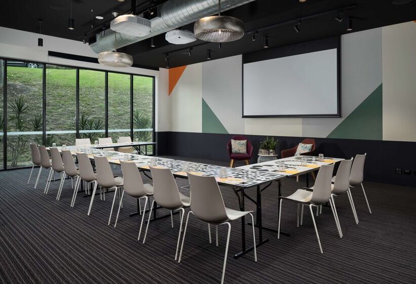 בית מלון כפרי Atura Blacktown