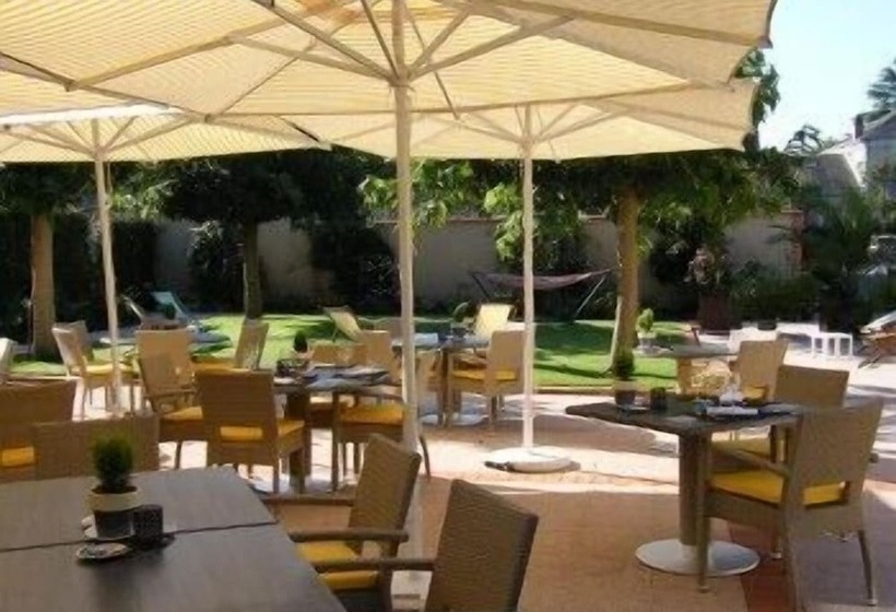 호텔 Auberge Du Cheval Blanc   Teritoria